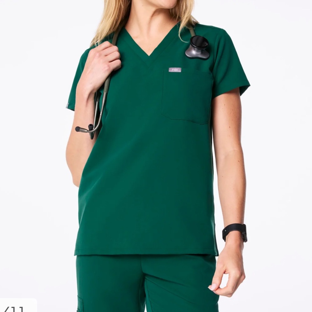 Figs Catarina one pocket Scrub Top in hunter green
